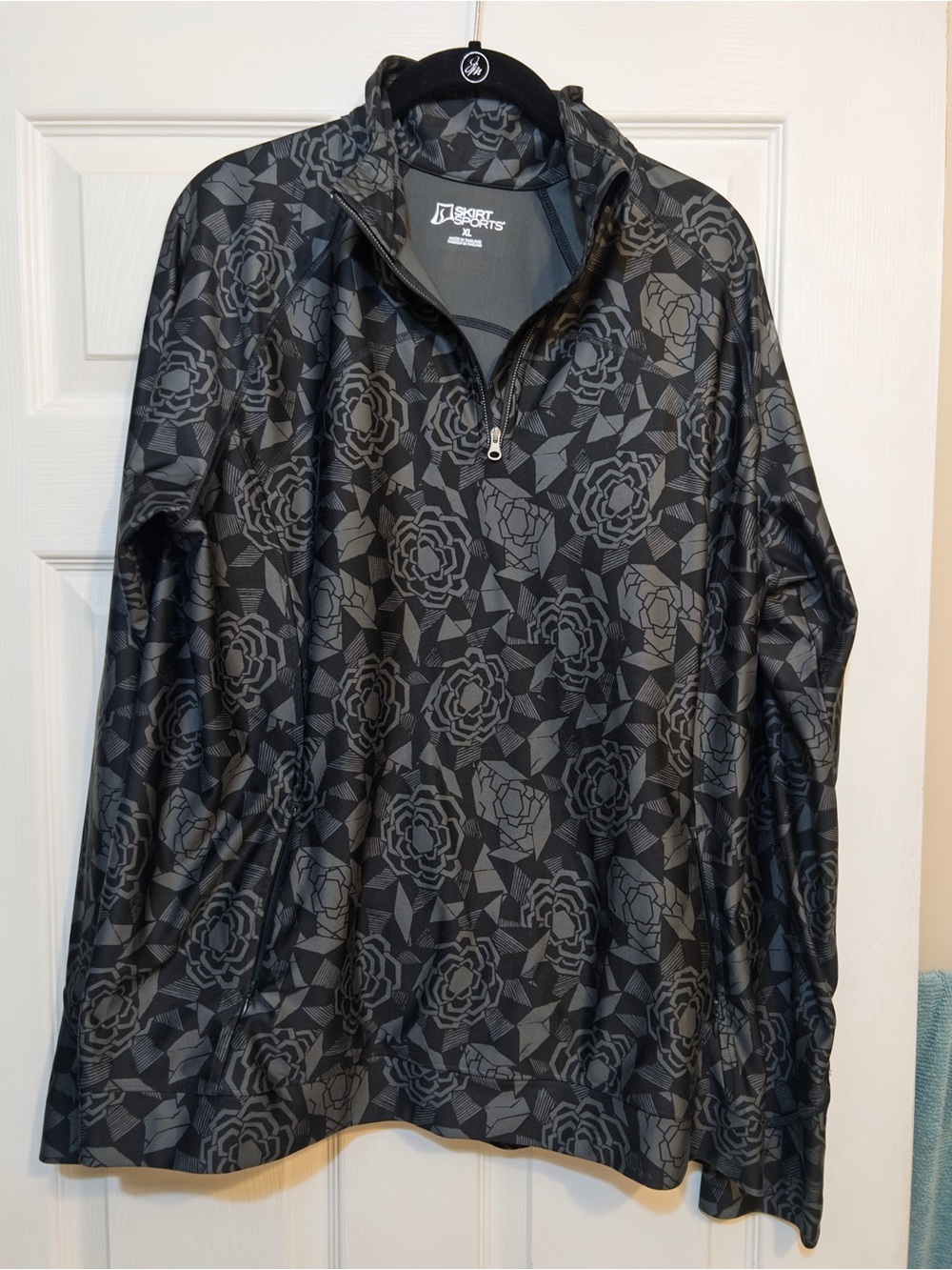 SkirtSports Women’s Black and Gray Floral Quarter-Zip Pullover